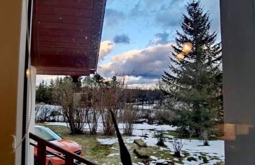 Karvina House | Spacious garden Cottage Prameny