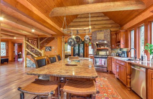 Suches House | Spacious Georgia Escape Patio with Stunning Views!