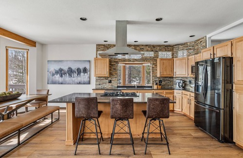 Wildernest House | Spacious Getaway w/Mountain Views! Great Rates!