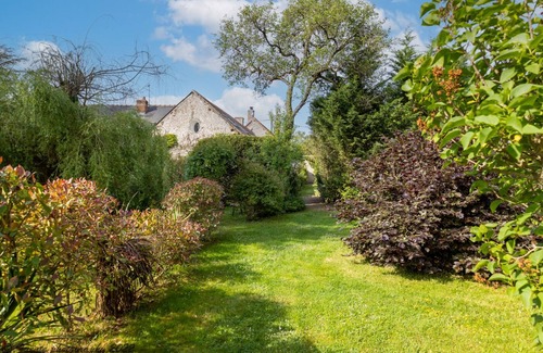 Monteaux Cottage | Spacious Gîte, Beautiful Grounds, Services and Heated Pool