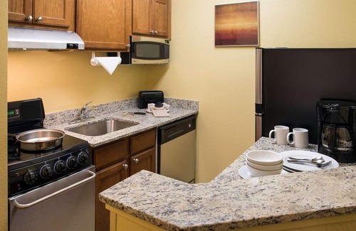 Shea Business Park Hotel | Spacious Good-Value Accommodation! 2 Convenient Units, Outdoor Pool