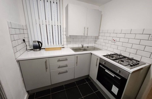 Liverpool House | Spacious Goodison Accommodation, Sleeps 8 – Near Anfield