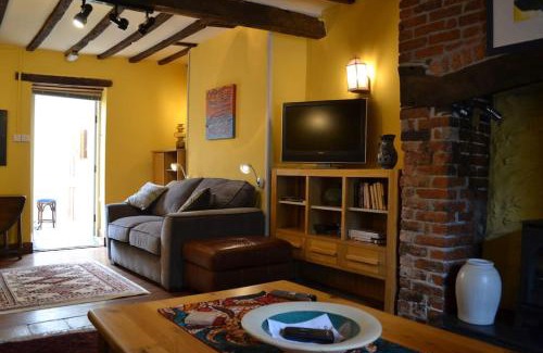 Llanfyllin Apartment | Spacious ground floor apartment. No 1A The Stables