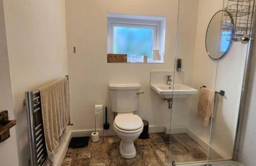 Roundhay Apartment | Spacious Guest Flat near Roundhay Park
