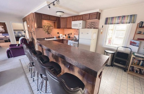 King Salmon House | Spacious Guest House with Sauna, 5+ beds, Near Katmai!
