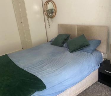 Thornton House | Spacious Guest House Thornton Road, London