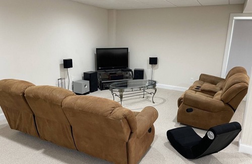 Cornerstone House | Spacious Guest Suite near LU and Airport