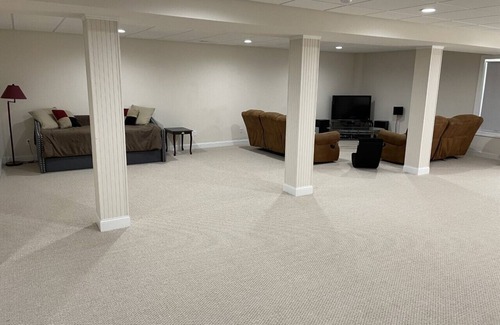 Cornerstone House | Spacious Guest Suite near LU and Airport