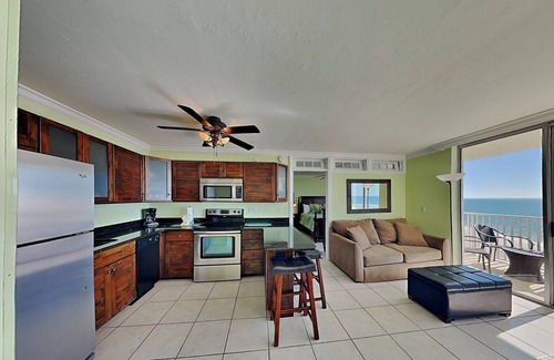 South Island Condo | Spacious Gulf Front Condo- Steps to Beach, Tennis + Pool