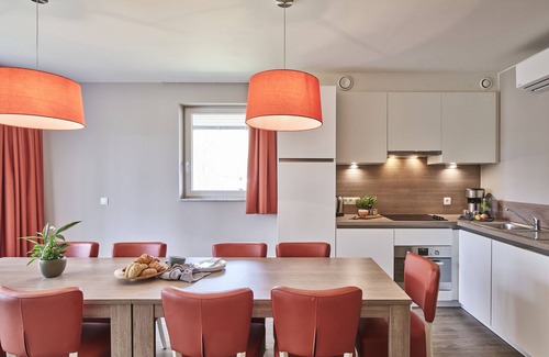 Houthalen Apartment | Spacious holiday apartment for 10 people