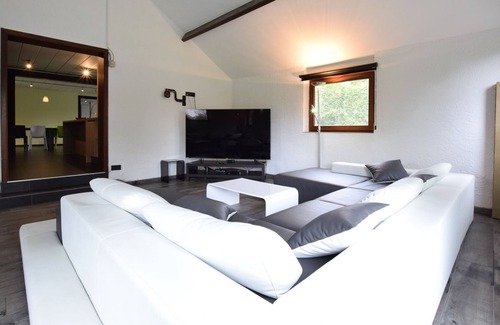 Beausaint House | Spacious Holiday Home La Roche-en-Ardenne withPool