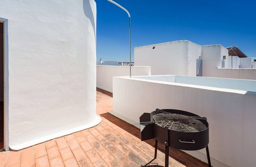 Conil de la Frontera City Center Apartment | Spacious Holiday Apartment "Duplex A Fontanilla" Near the Beach