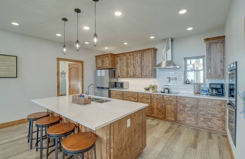 Harrison House | Spacious Harrison Vacation Rental w/Deck & Views!