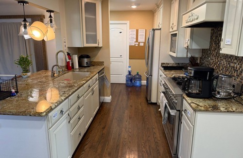 Huntington Beach House | Spacious HB Retreat–Walk to Beach-Perfect 4 Pacific Airshow-Whole House