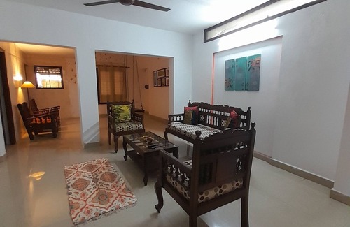 Mylapore Tiruvallikk Villa | Spacious, Heritage 1-bedroom apartment in Alwarpet, Chennai