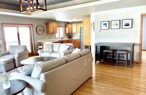 Hillsboro Condo | Spacious Hillsboro Condo 1