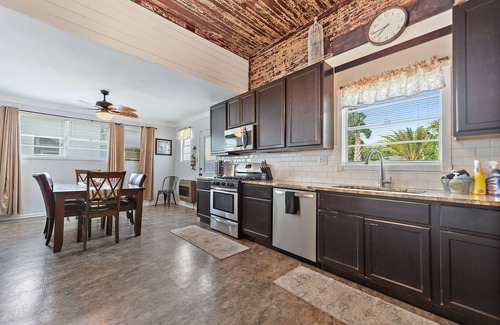 Gulfport House | Spacious Historic 5BR |4King| Walkable: Beach, Casino, Port, Aquarium & Downtown