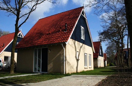 Westerbork House | Spacious holiday home with WiFi, 20 km. from Assen