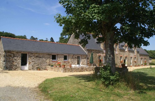 Asserac House | Spacious Holiday Home in Assérac with a Fenced Pond