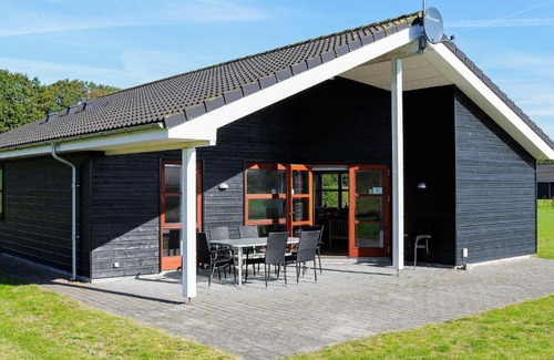 Egense House | Spacious Holiday Home in Storvorde Jutland with Sauna