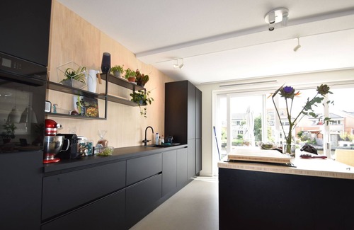 Alkmaar House | Spacious Holiday Home in Alkmaar with Garden