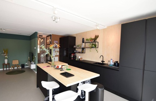 Alkmaar House | Spacious Holiday Home in Alkmaar with Garden