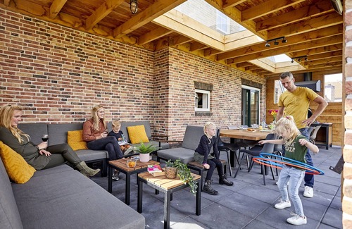Roggel Villa | Spacious holiday home with a covered terrace