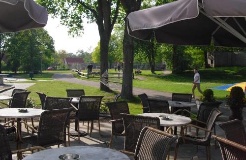 Westerbork House | Spacious holiday home with WiFi, 20 km from Assen