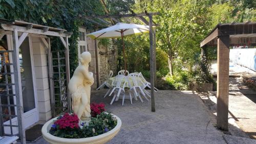 Celles House | Spacious holiday home with pool in pretty village