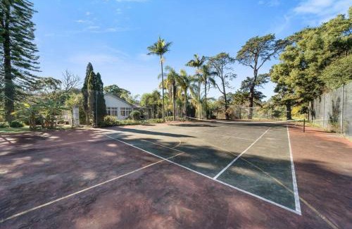 Dural House | Spacious Holiday House in Dural with Tennis Court