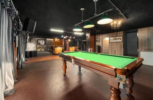 Dural House | Spacious Holiday House in Dural with Tennis Court