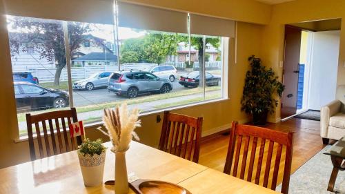 Fraserview Apartment | Spacious home 15mins to Downtown