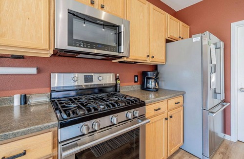 Soldotna House | Spacious Home- 3 min Walk to Kenai River; Fishing