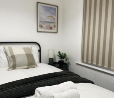 Coventry House | Spacious Home 7Mins to City Centre Free Parking