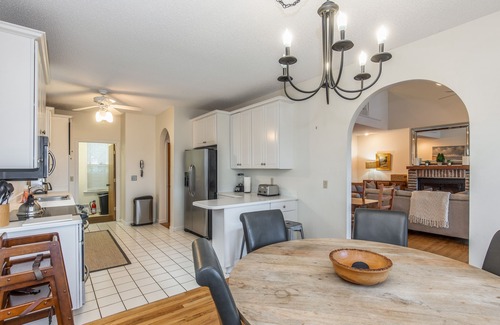 Harborgate Shores House | Spacious Home Close To Everything For Families and Vacationers.