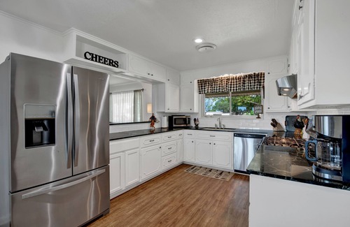 Stonewall House | Spacious Home - Fire Pit, BBQ and Outdoor Seating!