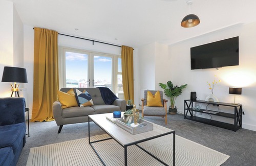 Woodthorpe House | Spacious home for families and groups