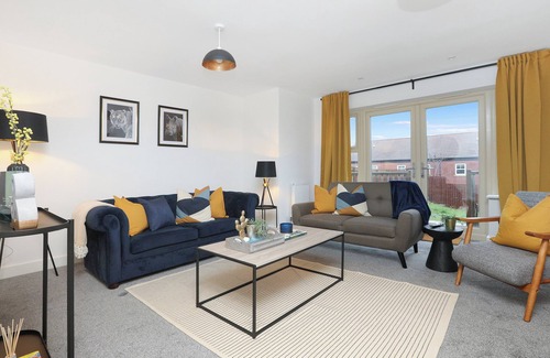 Woodthorpe House | Spacious home for families and groups