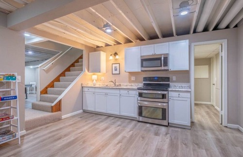 Olathe House | Spacious Home For Larger Groups/Teams