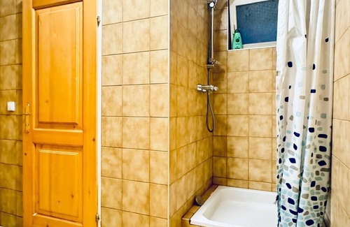 Grinzing Apartment | Spacious Home & Garden Free Parking