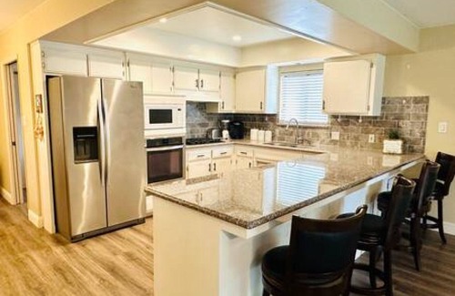 Greenacres House | Spacious home in Bakersfield