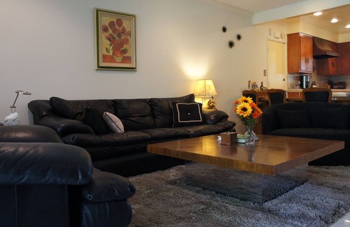 Ladera Heights House | Spacious home in Culver City district – Close to Venice and Downtown LA.