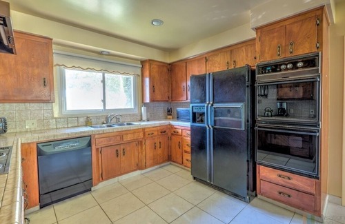 Ladera Heights House | Spacious home in Culver City district – Close to Venice and Downtown LA.