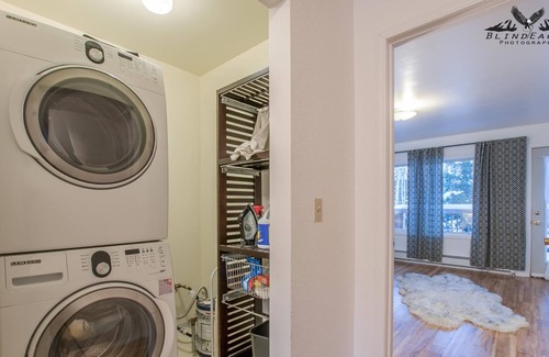 Wasilla House | Spacious Home in Heart of Wasilla w/ Lake View! MONTHLY RATES AVAILABLE