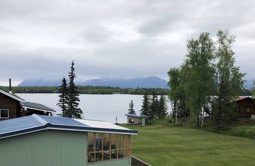 Wasilla House | Spacious Home in Heart of Wasilla w/ Lake View! MONTHLY RATES AVAILABLE