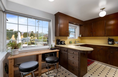 Southeast Magnolia House | *SPACIOUS HOME in Quiet Neighborhood - PET FRIENDLY!