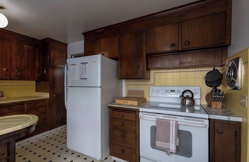 Southeast Magnolia House | *SPACIOUS HOME in Quiet Neighborhood - PET FRIENDLY!