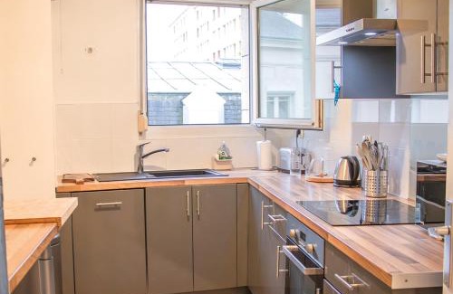 Hincmar Apartment | Spacious home near Canal and Stadium with Wifi