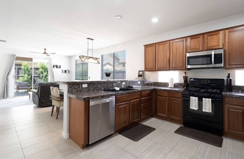 Coachella House | Spacious home near Empire Polo Grounds