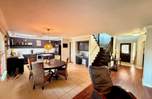 Houston House | Spacious Home Near The Woodlands & Airport! Perfect For Work, Fun, Relaxation.